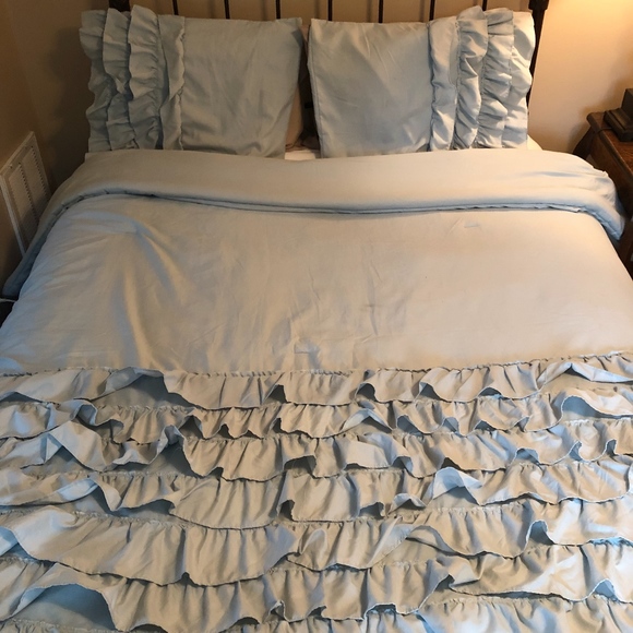 Light Blue Ruffle Comforter & Shams (Full/ Queen) - Picture 3 of 3